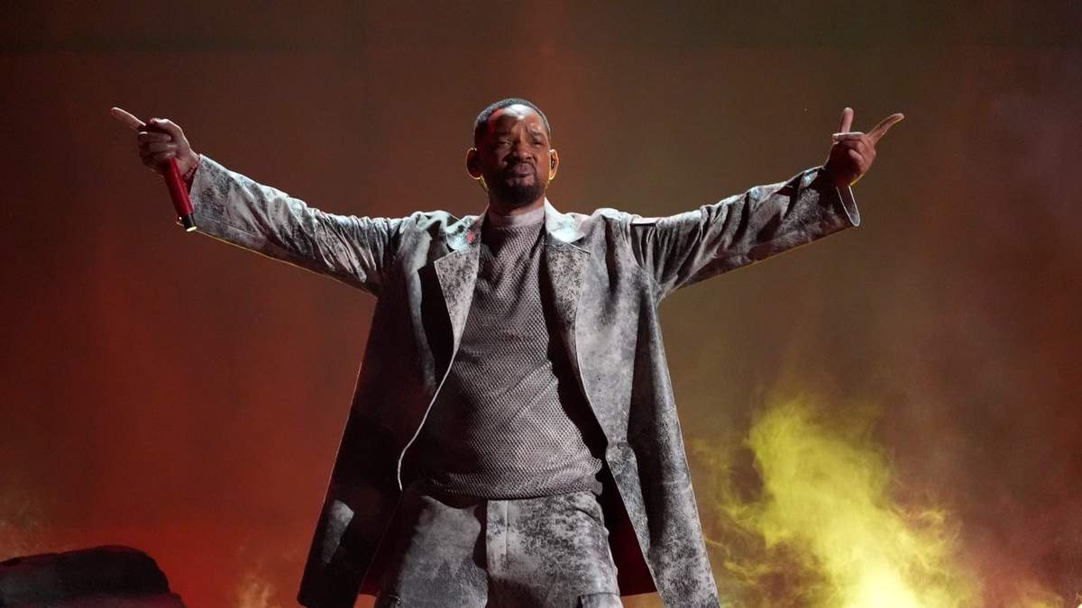 Will Smith actúa durante los premios BET