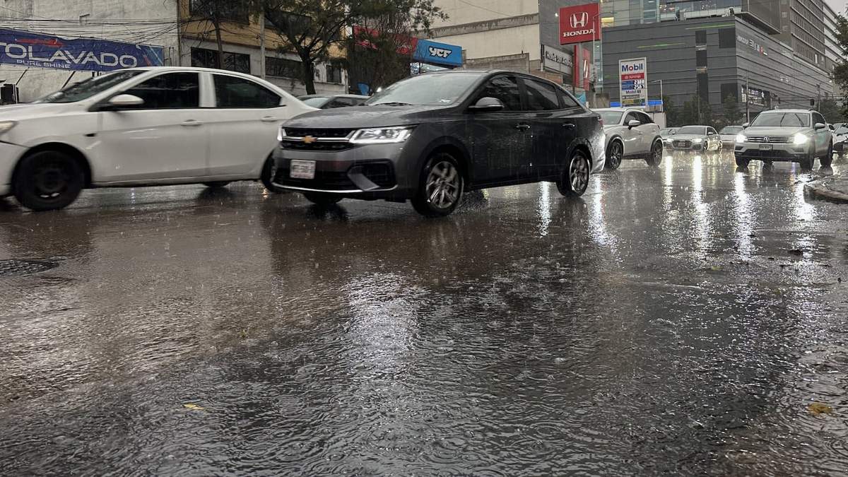 Probabilidad de chubascos con lluvias fuertes en la Ciudad de México para este miércoles