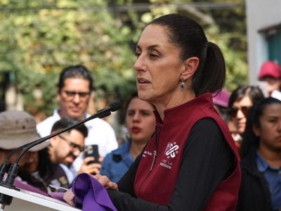 Sheinbaum deja abierta la posibilidad de frenar los cambios al reglamento para motocicletas