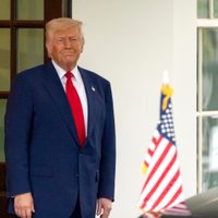 Trump evalúa próximos pasos en la batalla mundial de aranceles