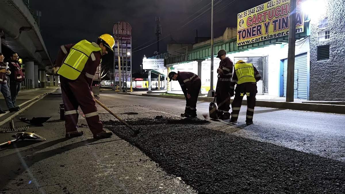 Programa de bacheo en Eje 3 Oriente, en el tramo de Calz. Ermita Iztapalapa a Anillo Periférico dirección sur a norte