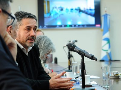 Con cuestionamientos de la oposición, comenzó el debate por la toma de deuda en dólares