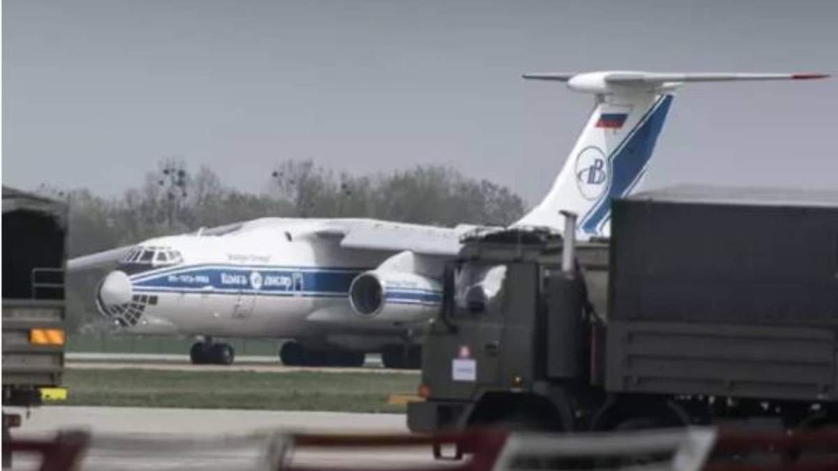 Avión con suministros médicos de China aterriza en Bratislava