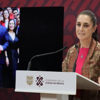 "Dime con quién te juntas..." Sheinbaum exhibe imagen de Sandra Cuevas junto a "Alito" Moreno