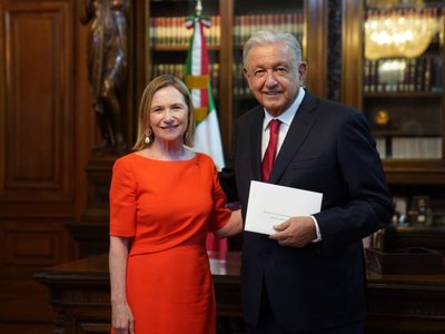 AMLO recibe las cartas credenciales de 14 embajadores en México (Video)