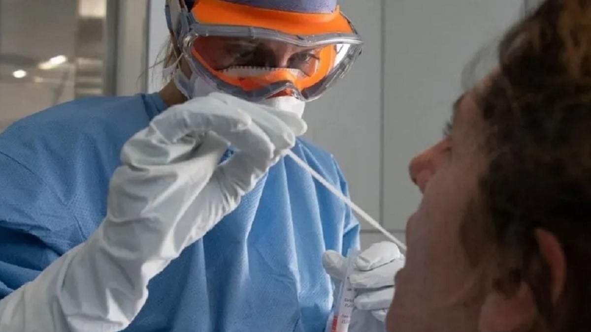 Hisopado de coronavirus. Fuente: (Twitter)