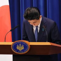 El primer ministro de Japón Shinzo Abe anuncia su dimisión por motivos de salud