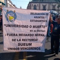 Comerciantes se quejan por pérdidas ante marchas de universitarios y maestros en Michoacán