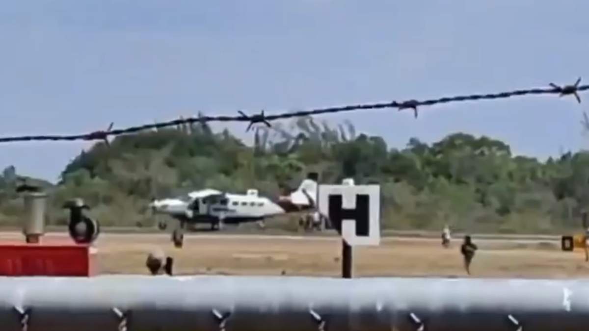 La aeronave aterrizó a salvo tras más de dos horas