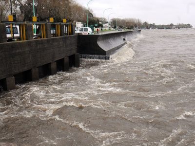 Rige una alerta por una fuerte crecida en el Río de la Plata y la Costa Atlántica
