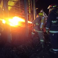 Intenso trabajo para contener un incendio en la Zona Franca de Zapala