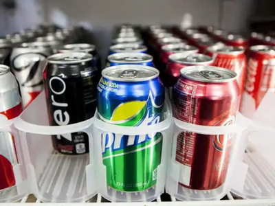 No tires las latas de gaseosa o cerveza y hacé estos hermosos tutores para tus plantas que alegran tu jardín