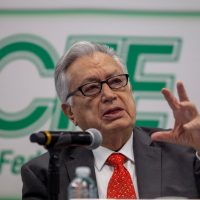 Bartlett advierte a Walmart, Femsa, Telcel y Chedraui que tendrán que comprar electricidad