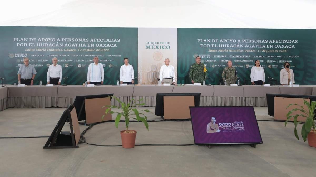 Parte del gabinete presidencial en Oaxaca