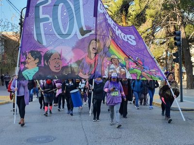 Organizaciones sociales se movilizan en el centro reclamando por asistencia económica y trabajo