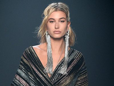 Un clon de Britney Spears: Hailey Baldwin se llevó el premio por sus disfraces de Halloween