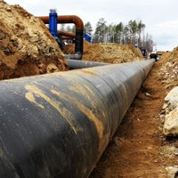 Detuvieron a 21 miembros de una organización que robaba petróleo de oleoductos de YPF