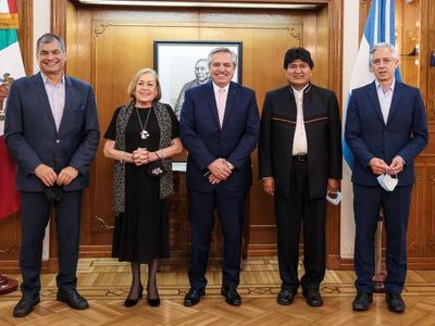 Alberto Fernández participó del lanzamiento del libro "Evo: Operación Rescate"