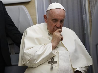 El papa Francisco reconoció que debe bajar el ritmo de sus viajes o “hacerse a un lado”