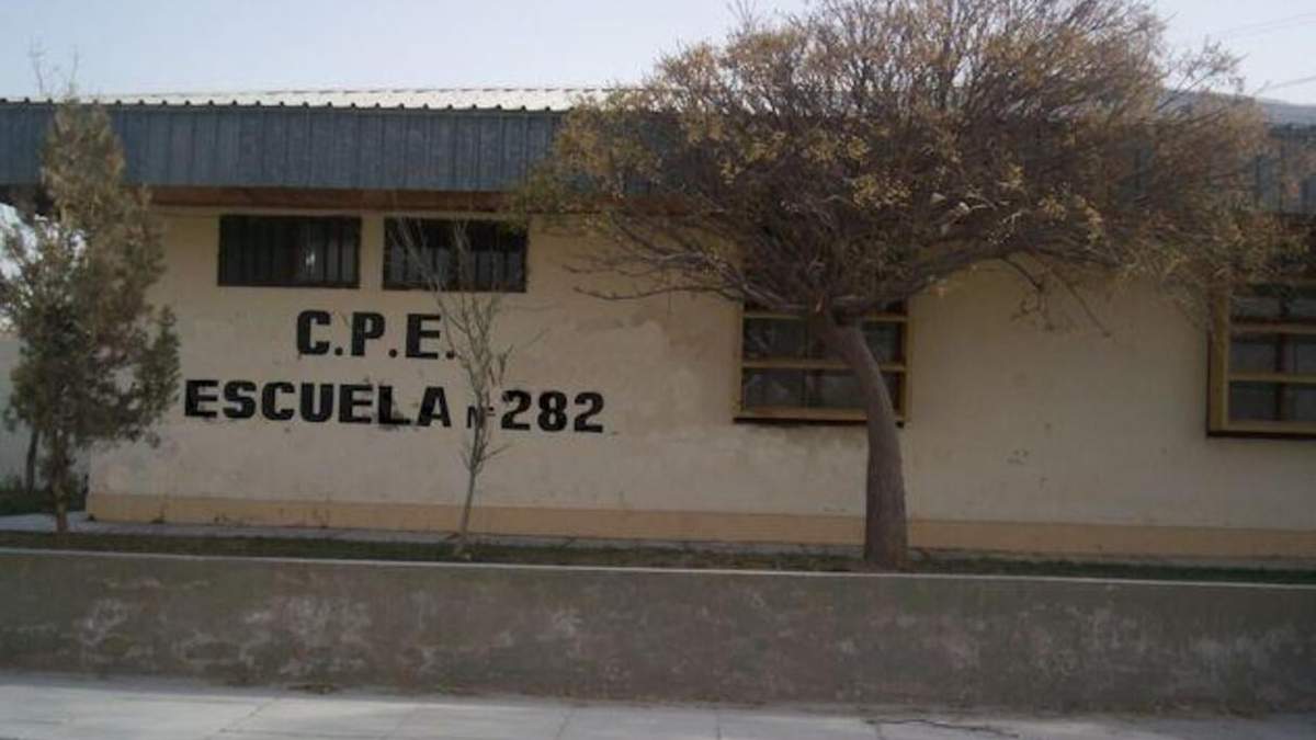 Escuela 282 de Centenario. Fuente: (Facebook)