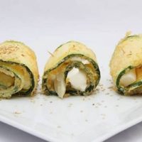 Probá estos rollitos de zucchini proteicos: receta liviana con huevo que te salva la cena