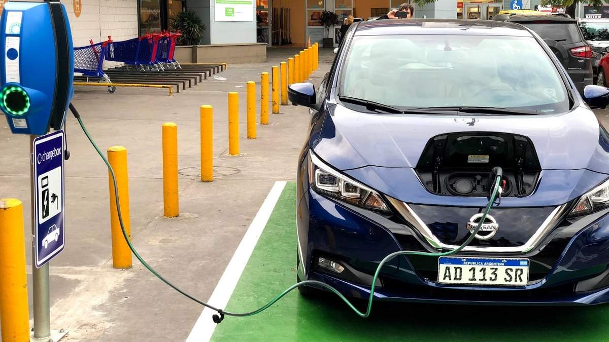 Estación de carga de vehículos eléctricos. Fuente: (Twitter)