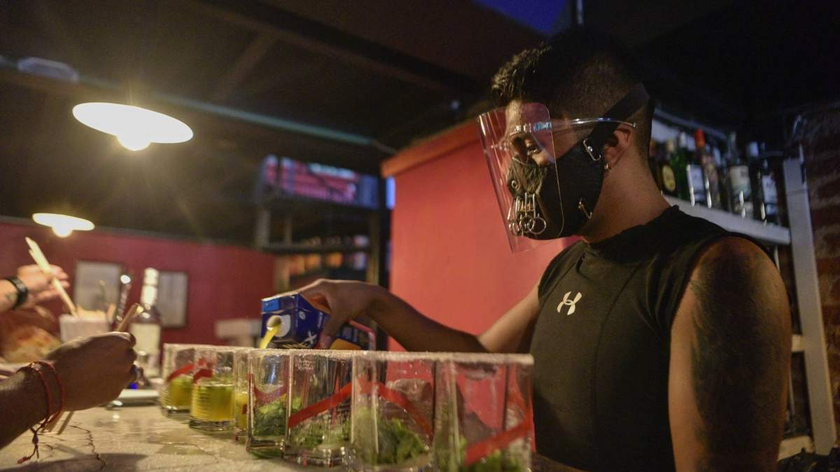 Bares, discotecas y centros nocturnos operarán con aforo de 50%