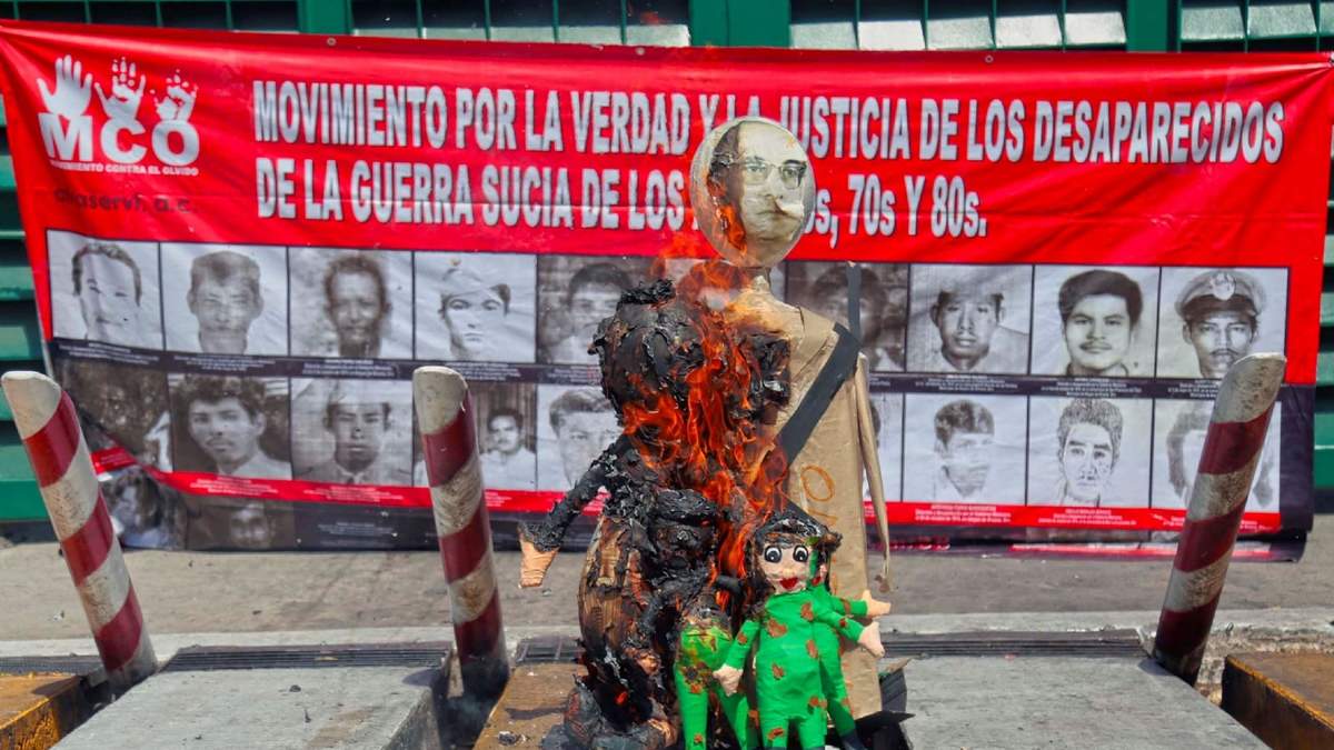 Manifestacipon de colectivos de personas desaparecidas durante el periodo conocido como Guerra Sucia