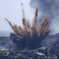 Israel derriba un edificio con oficinas de prensa de medios internacionales en Gaza