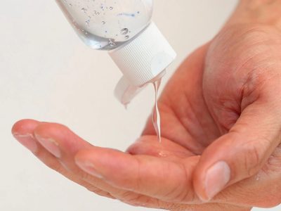 Coronavirus: El Gobierno frenó el precio del alcohol en gel y lo retrotrajo a febrero