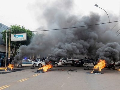 Escala el conflicto en Misiones: amenazan con despedir a los policías que se unan a la protesta