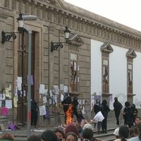 Marcha contra feminicidios en Irapuato termina con 30 detenciones (Video)