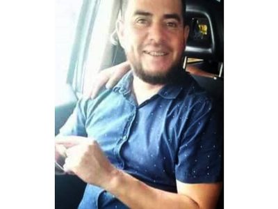 Asesinan al director de seguridad de Acatlán y su esposa y hieren a dos de sus hijas