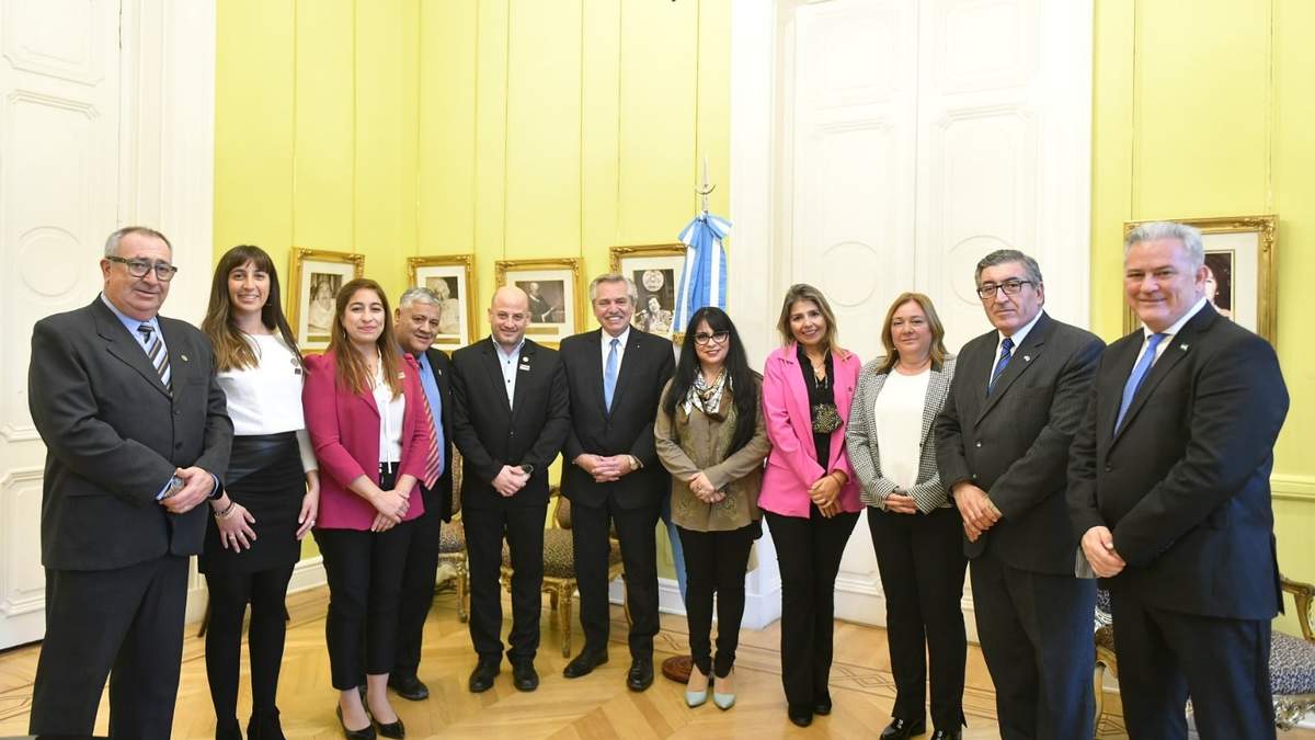 Reunión de Ayelén Gutiérrez y el Parlamento Patagónico con el presidente Alberto Fernández. Fuente: (Twitter)