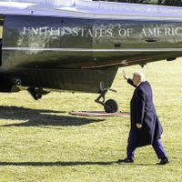 Trump apuntó contra Obama y lo acusó de “traidor"