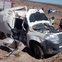 Terrible vuelco sobre la ruta 17, en Plaza Huincul: hay diez heridos y un fallecido
