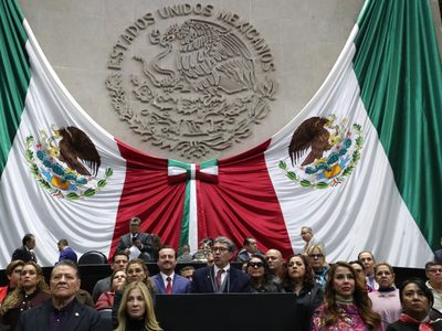 Diputados aprueban una reforma que prohíbe los cobros por cancelación de tarjetas