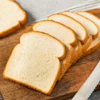 Con una rodaja de pan, hacé el almuerzo exprés más delicioso y fácil que te resuelve el apetito en minutos