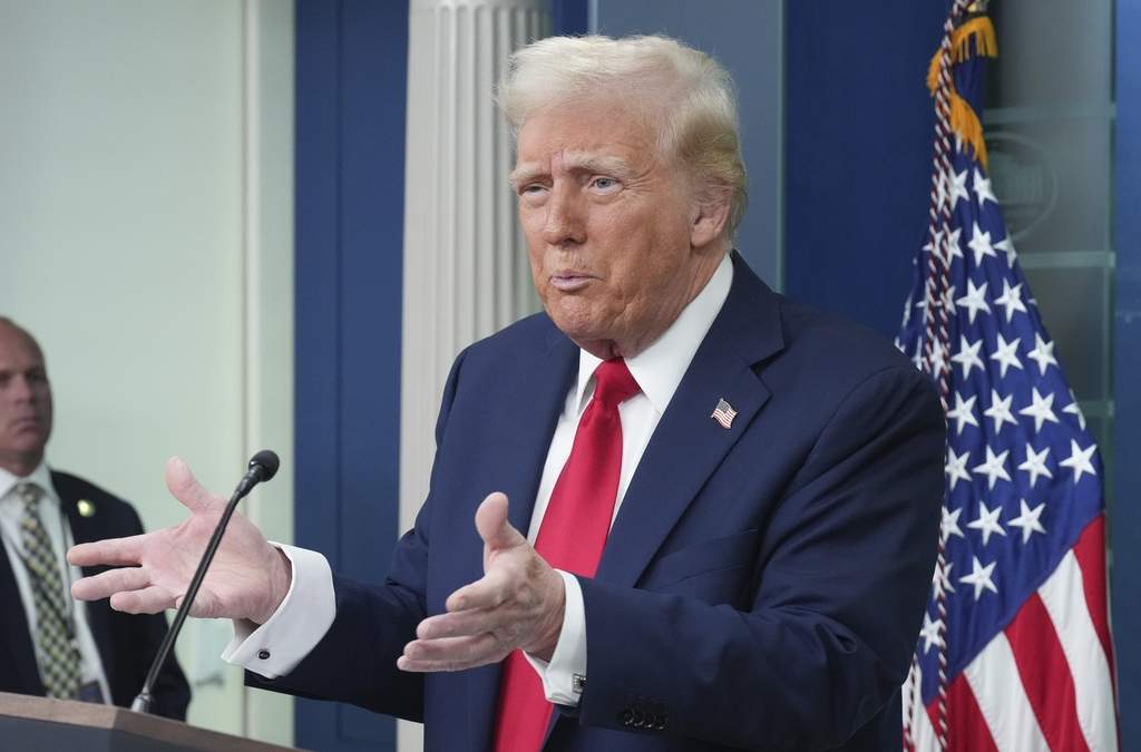 Donald Trump en conferencia por el accidente aéreo en Washington