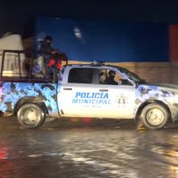 Policías municipales de Celaya golpean y someten a reporteros
