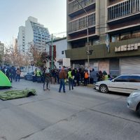 Cortan el tránsito frente al Ministerio de Hacienda por la baja de 12 trabajadores eventuales