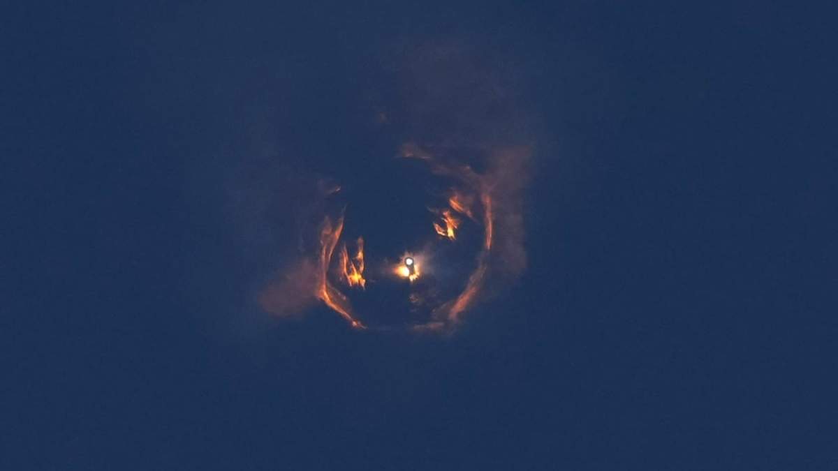 Un cohete Starship de SpaceX despega en un vuelo de prueba desde Starbase, el jueves 6 de marzo de 2025, en Boca Chica, Texas
