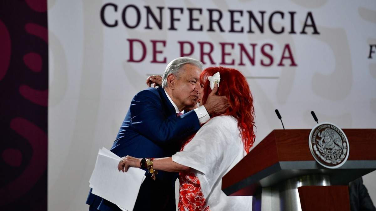 El presidente y la gobernadora durante la conferencia de este lunes en Palacio Nacional