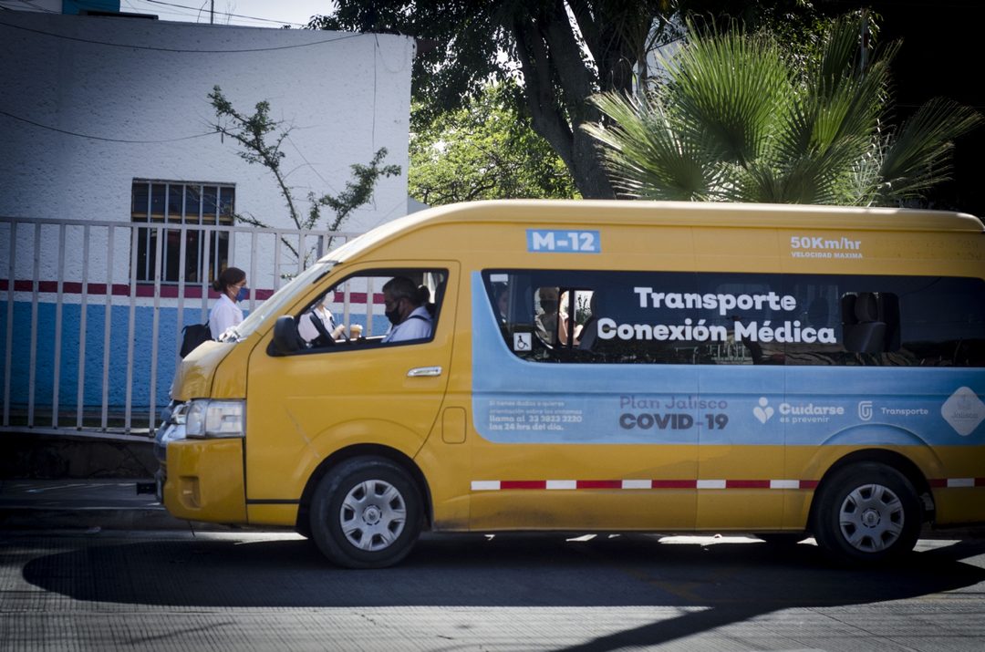 Tras agresiones, el Gobierno de Jalisco configura transporte especializado para personal médico