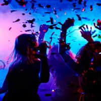 La policía neuquina desarticuló dos fiestas clandestinas