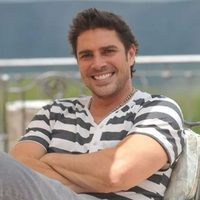 Son iguales: así es Elías, el hermano de Matías Alé, que se mantiene alejado de los focos
