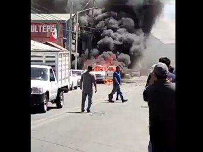 Explota una camioneta cargada de pirotecnia en Tultepec (Video)