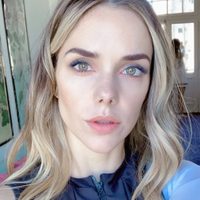 "¡Sinvergüenza!" Julieta Nair Calvo elevó la tensión arterial sin remera ¡Así salió a la calle!