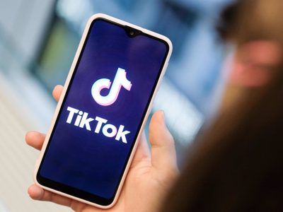 Rusia multa a TikTok por “promover” el movimiento LGBT entre menores