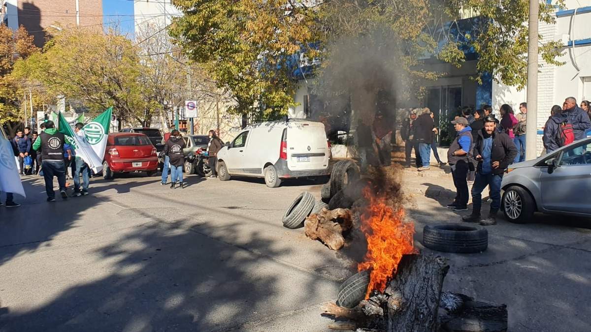 Los trabajadores, afiliados a ATE, cortaron Santiago del Estero en horas de la mañana.